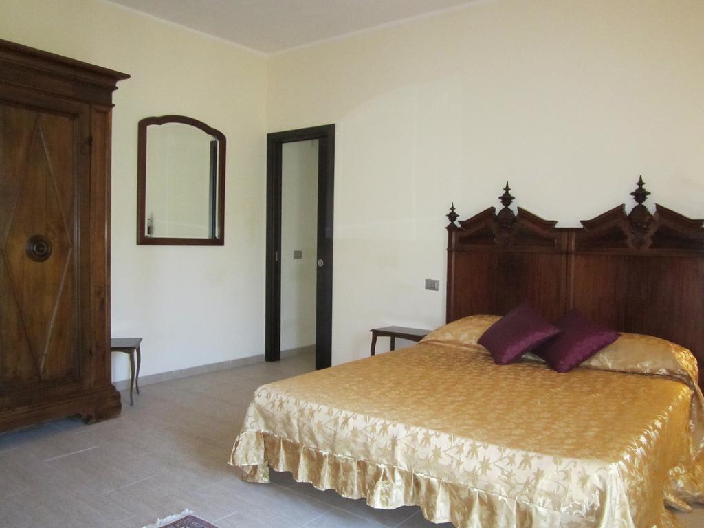 سارزانا B&B Al Calcandola الغرفة الصورة