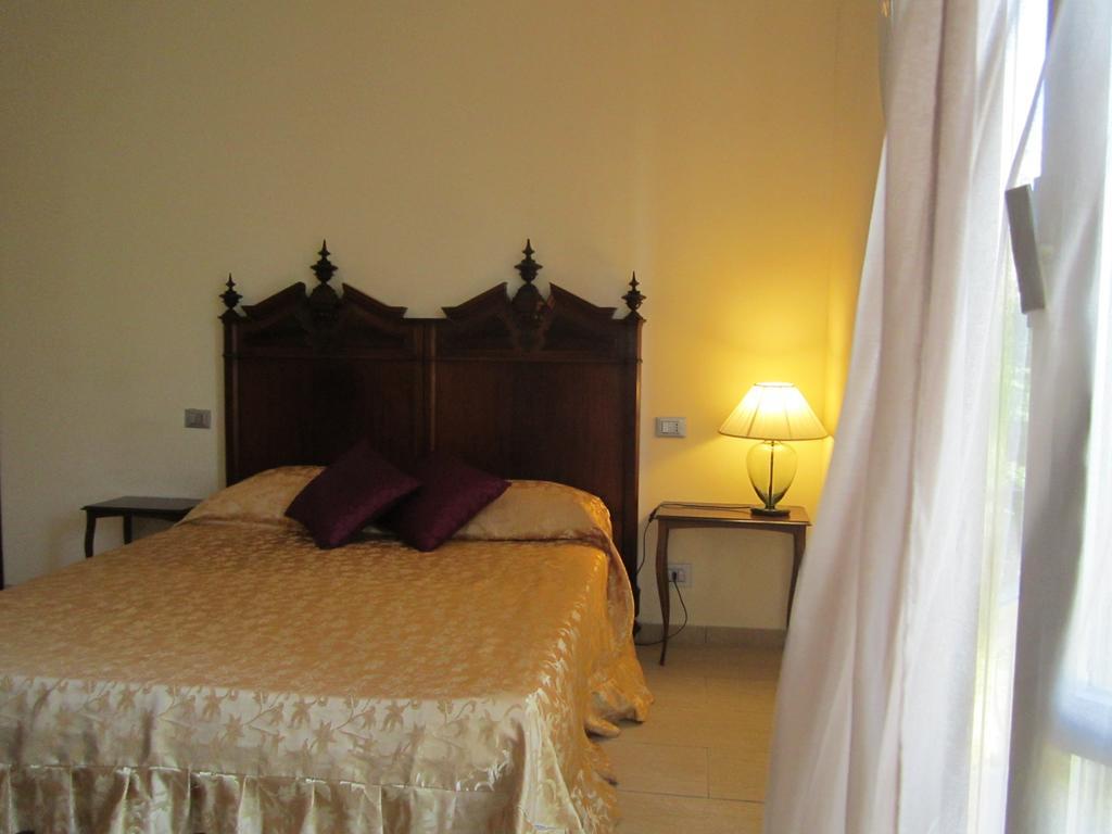 سارزانا B&B Al Calcandola الغرفة الصورة