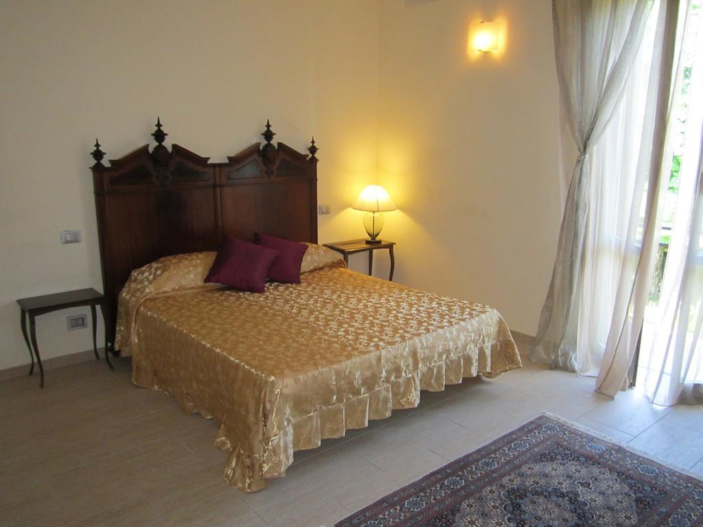 سارزانا B&B Al Calcandola الغرفة الصورة