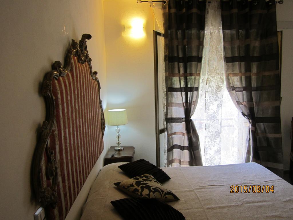 سارزانا B&B Al Calcandola الغرفة الصورة